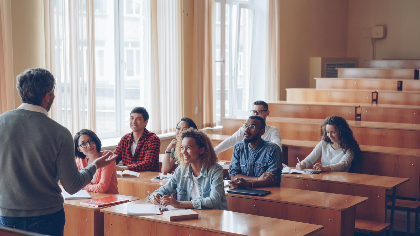 An instructor teaching a seminar of attentive students.
